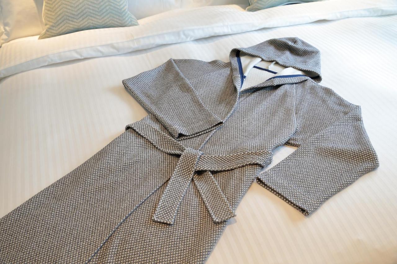 Miyako Hotel Hakata Fukuoka (Fukuoka) Exterior foto A bathrobe